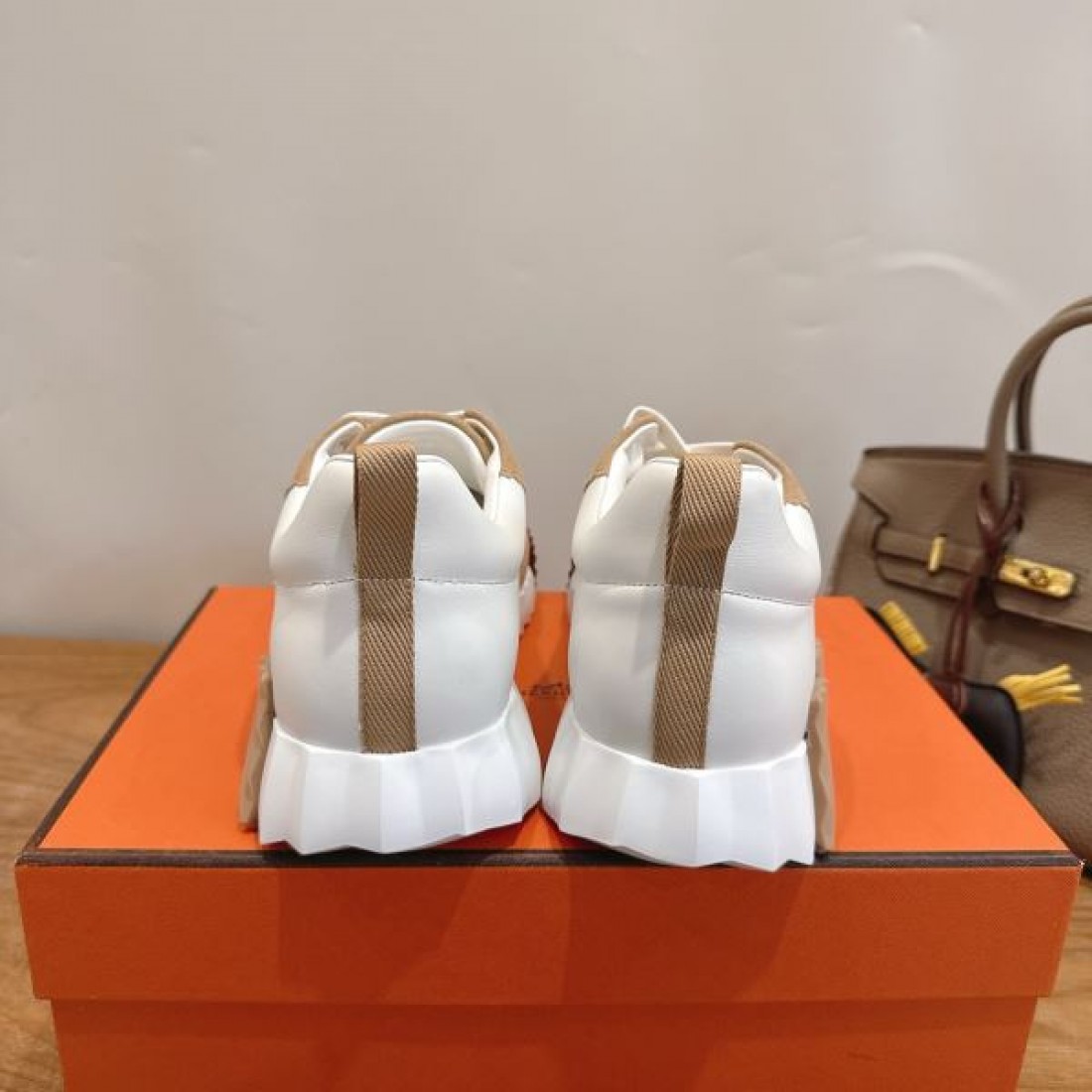 バイカラー切替 軽量ソール デイリーコーデ対応 HERMES エルメス コピー カジュアルスニーカー きれいめスポーティ