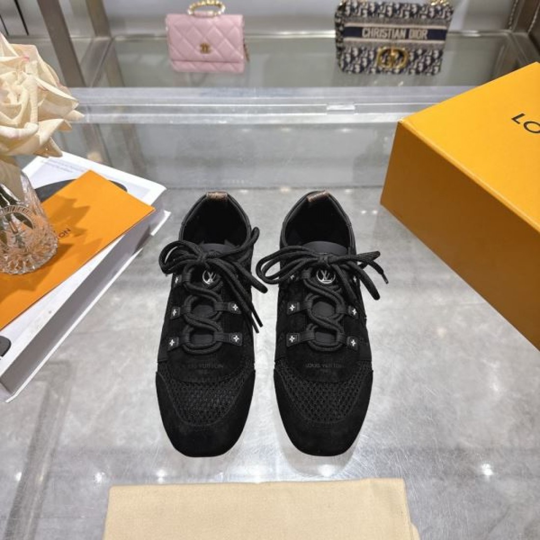 2026新作 厚みのあるソールデザイン フィット感良好 LOUIS VUITTON ルイヴィトン コピー カジュアルスニーカー 春夏注目アイテム