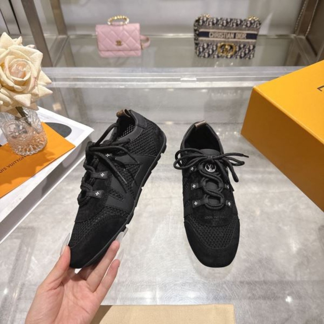 2026新作 厚みのあるソールデザイン フィット感良好 LOUIS VUITTON ルイヴィトン コピー カジュアルスニーカー 春夏注目アイテム