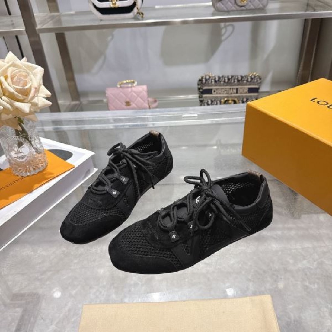 2026新作 厚みのあるソールデザイン フィット感良好 LOUIS VUITTON ルイヴィトン コピー カジュアルスニーカー 春夏注目アイテム