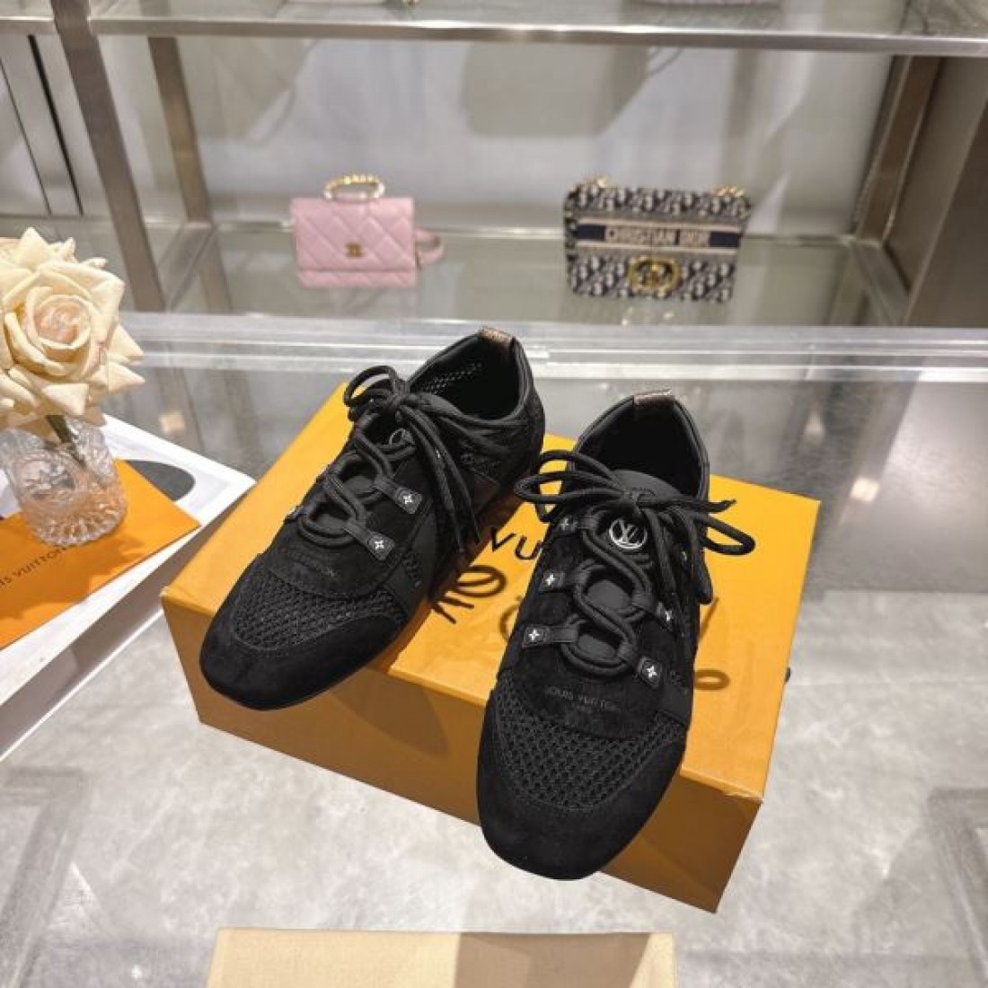 2026新作 厚みのあるソールデザイン フィット感良好 LOUIS VUITTON ルイヴィトン コピー カジュアルスニーカー 春夏注目アイテム