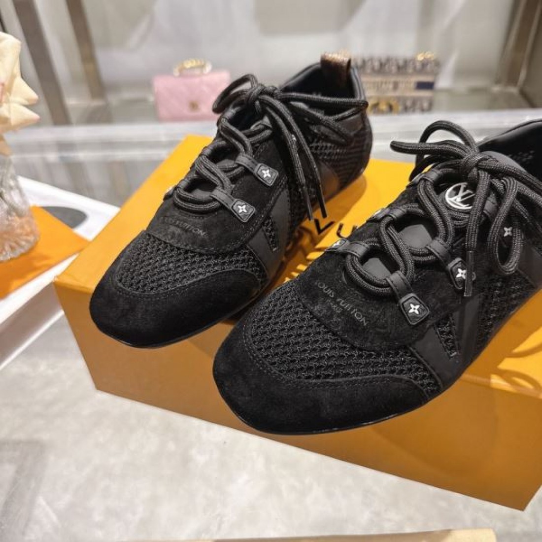 2026新作 厚みのあるソールデザイン フィット感良好 LOUIS VUITTON ルイヴィトン コピー カジュアルスニーカー 春夏注目アイテム