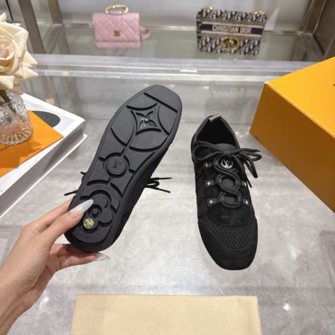 2026新作 厚みのあるソールデザイン フィット感良好 LOUIS VUITTON ルイヴィトン コピー カジュアルスニーカー 春夏注目アイテム