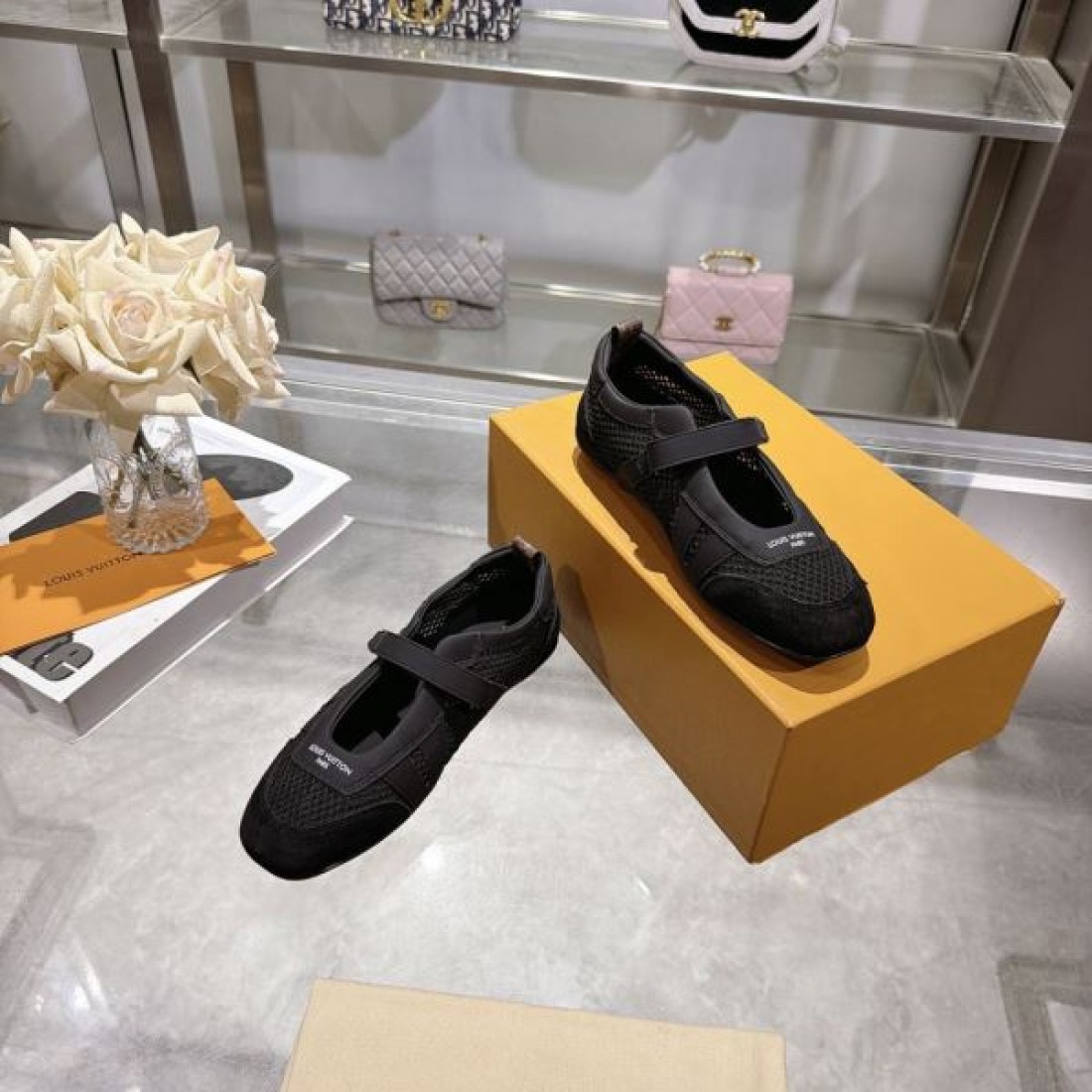 ベルトデザイン ローカット 通勤お出かけ兼用 LOUIS VUITTON ルイヴィトン コピー カジュアルスニーカー きれいめスポーティ