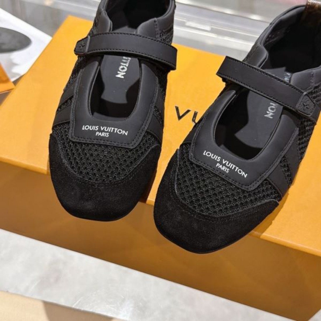 ベルトデザイン ローカット 通勤お出かけ兼用 LOUIS VUITTON ルイヴィトン コピー カジュアルスニーカー きれいめスポーティ