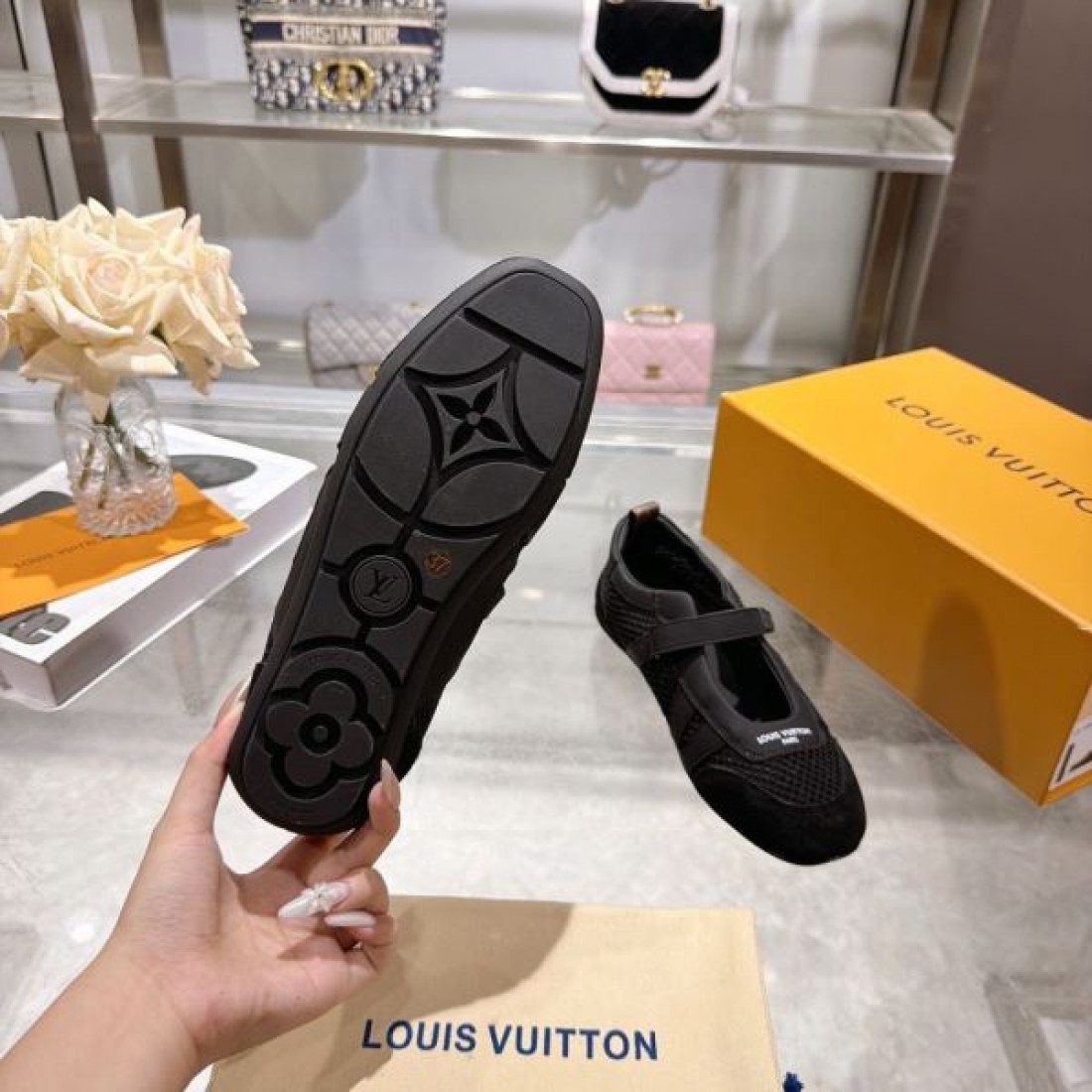 ベルトデザイン ローカット 通勤お出かけ兼用 LOUIS VUITTON ルイヴィトン コピー カジュアルスニーカー きれいめスポーティ