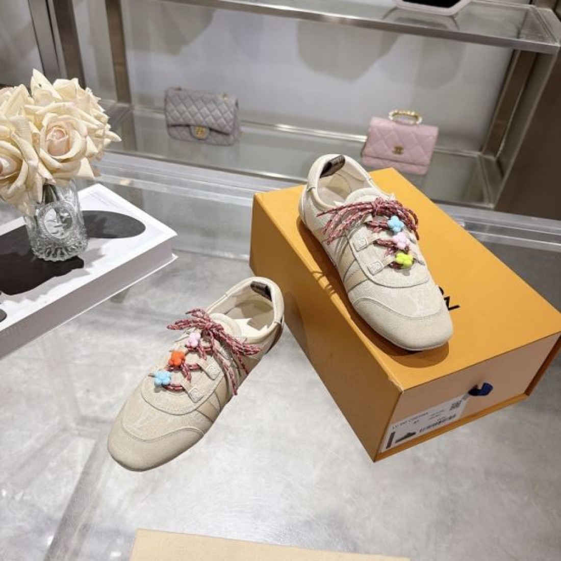 モノグラムディテール 低反発インソール 歩きやすい LOUIS VUITTON ルイヴィトン コピー カジュアルスニーカー デイリー好評モデル