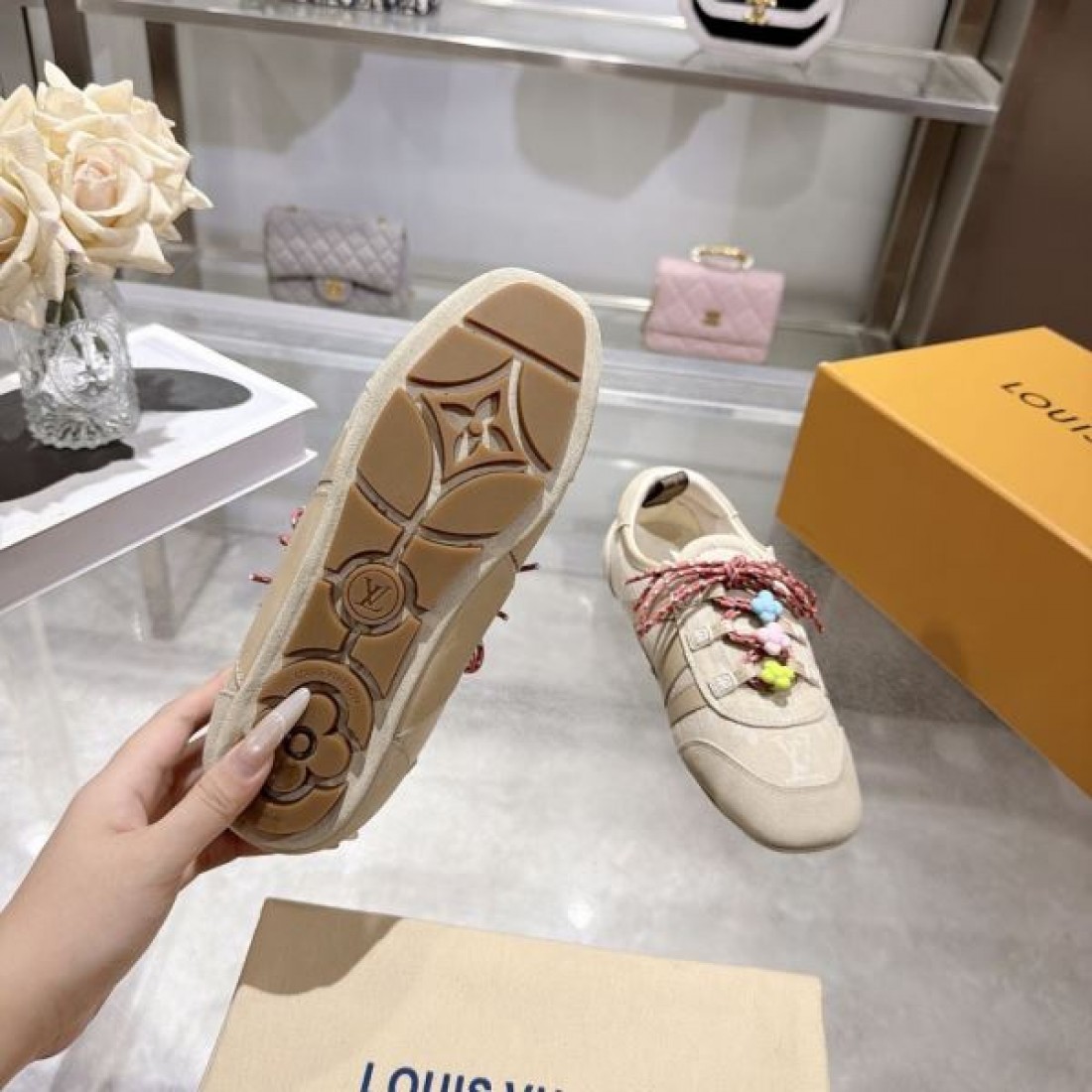 モノグラムディテール 低反発インソール 歩きやすい LOUIS VUITTON ルイヴィトン コピー カジュアルスニーカー デイリー好評モデル