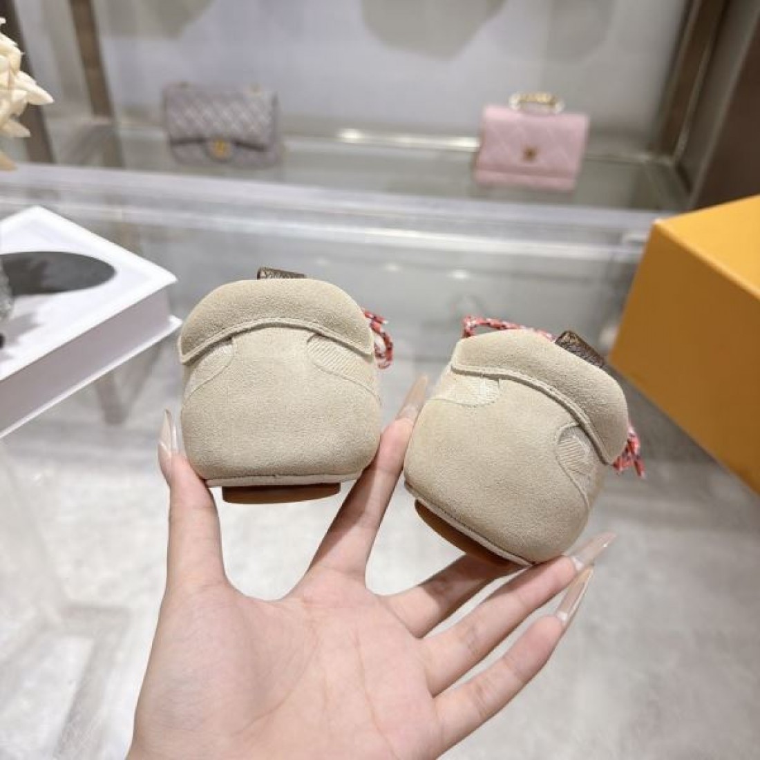 モノグラムディテール 低反発インソール 歩きやすい LOUIS VUITTON ルイヴィトン コピー カジュアルスニーカー デイリー好評モデル