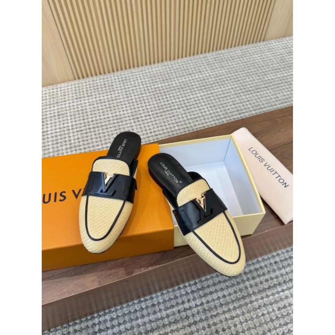 バイカラーデザイン さっと履ける仕様 通勤お出かけ対応 LOUIS VUITTON ルイヴィトン コピー フラットミュール 大人上品