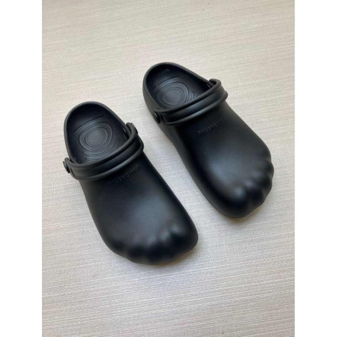 ストリート主力 アートフォルム ワンタッチ着脱 耐久ソール BALENCIAGA バーバリー コピー クロッグシューズ リラックスモード