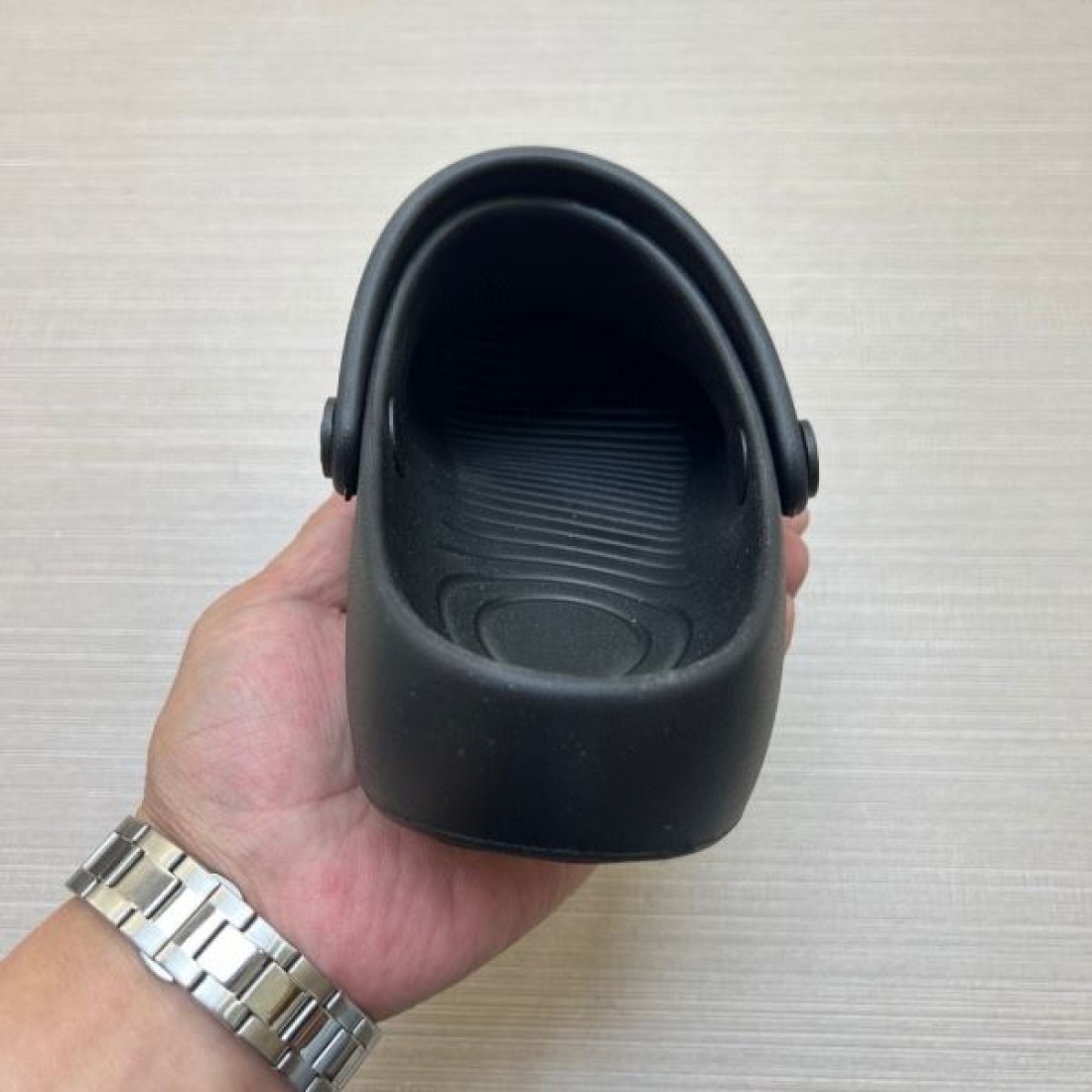 ストリート主力 アートフォルム ワンタッチ着脱 耐久ソール BALENCIAGA バーバリー コピー クロッグシューズ リラックスモード