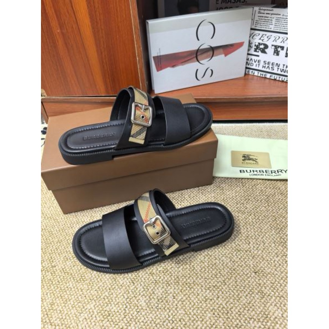 入荷速報 人気急浮上 ヴィンテージチェック ダブルストラップ BURBERRY バーバリー コピー スライドサンダル メタルバックル