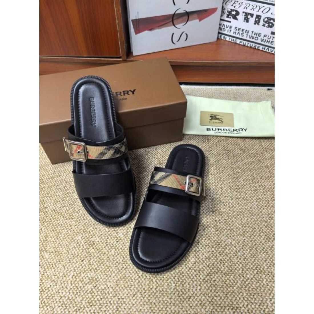 入荷速報 人気急浮上 ヴィンテージチェック ダブルストラップ BURBERRY バーバリー コピー スライドサンダル メタルバックル