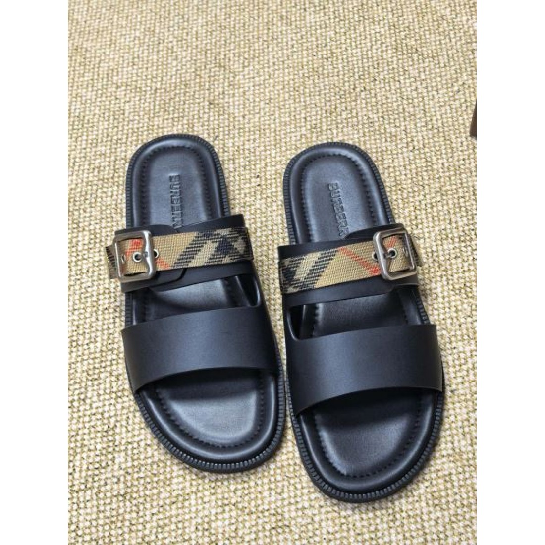入荷速報 人気急浮上 ヴィンテージチェック ダブルストラップ BURBERRY バーバリー コピー スライドサンダル メタルバックル