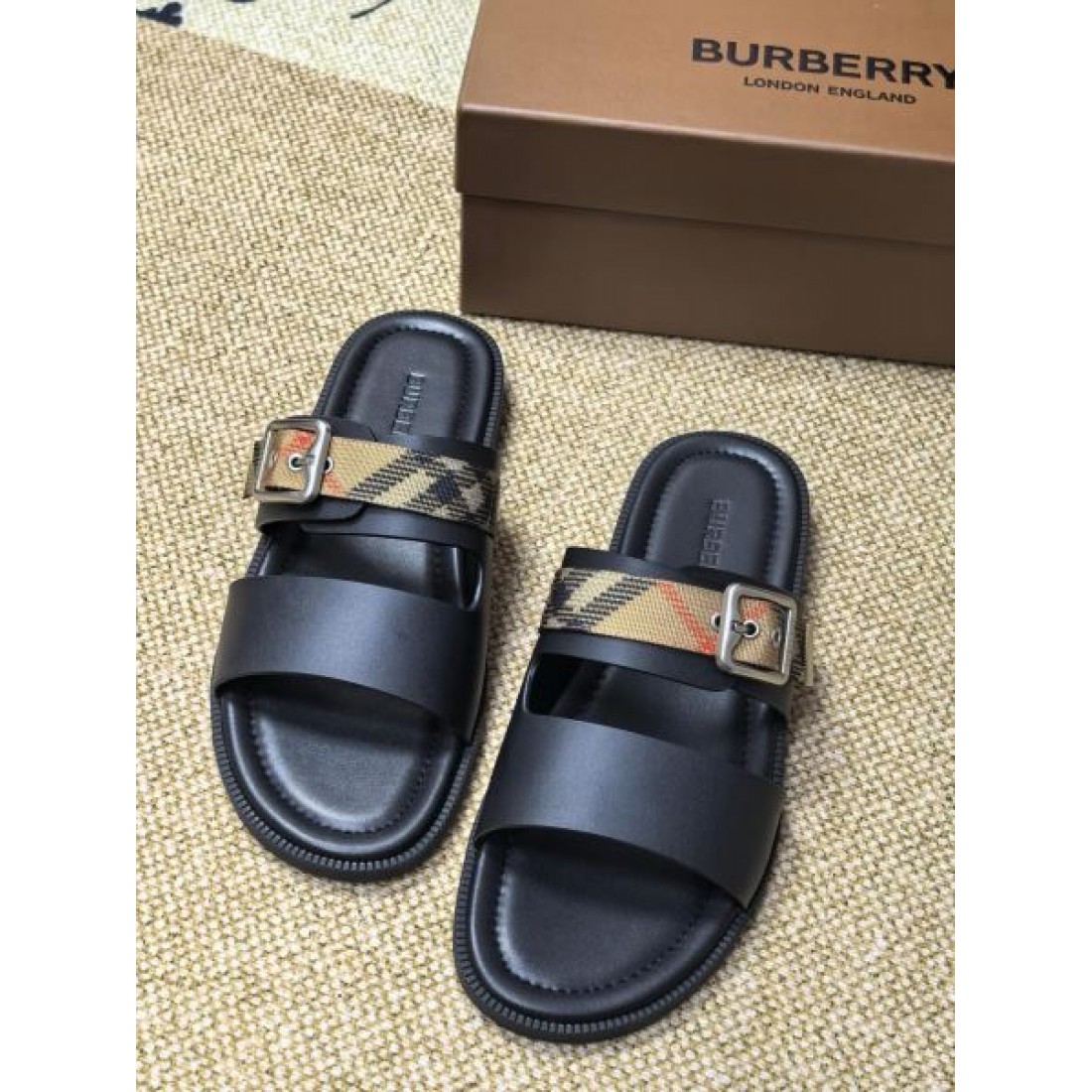 入荷速報 人気急浮上 ヴィンテージチェック ダブルストラップ BURBERRY バーバリー コピー スライドサンダル メタルバックル