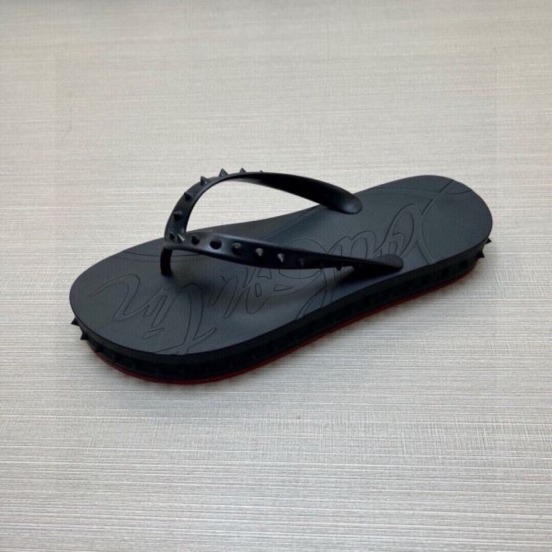 スタッズストラップ グリップソール 快適フィット CHRISTIAN LOUBOUTIN クリスチャンルブタン コピー ビーチサンダル モードスポーツ SNS注目