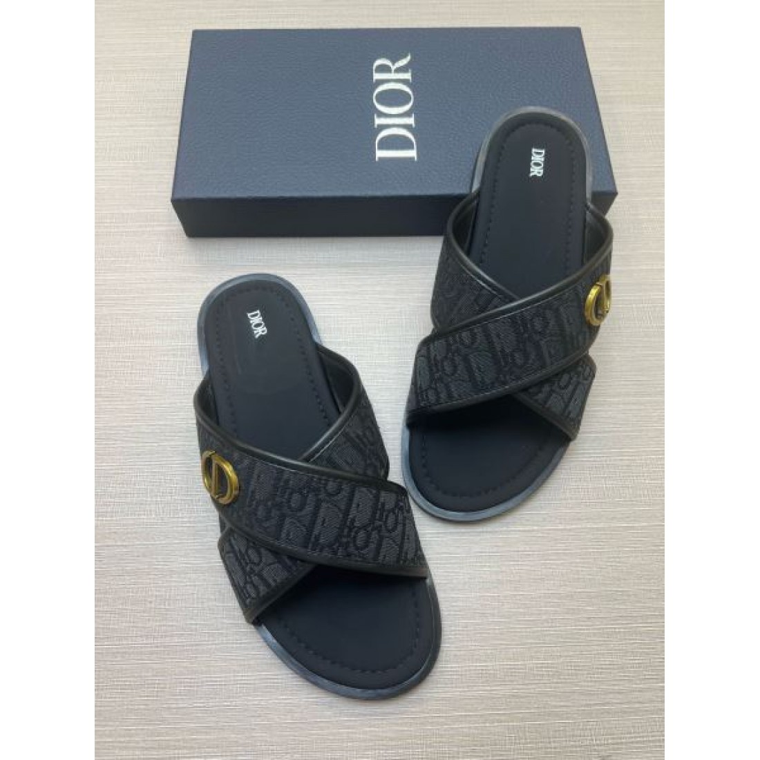 CDメタルポイント しなやかストラップ 安定フラット DIOR ディオール コピー サンダル 洗練カジュアル 注目集中 旬の即戦力