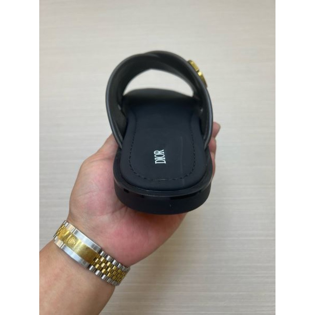 CDメタルポイント しなやかストラップ 安定フラット DIOR ディオール コピー サンダル 洗練カジュアル 注目集中 旬の即戦力
