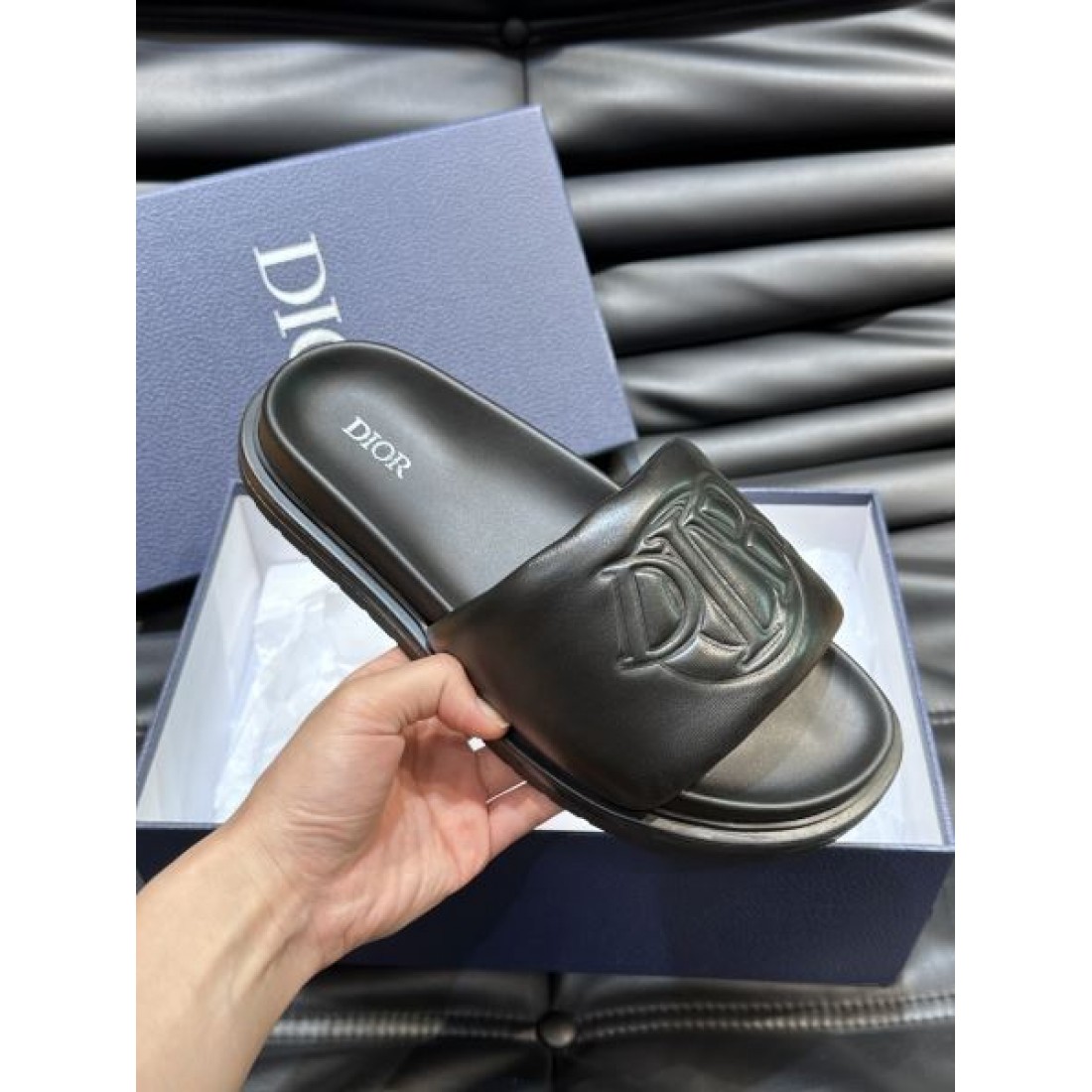 立体CDモチーフ レザー調ワイドベルト ソフトインソール DIOR ディオール コピー スライドサンダル 限定セレクト 注目度急伸