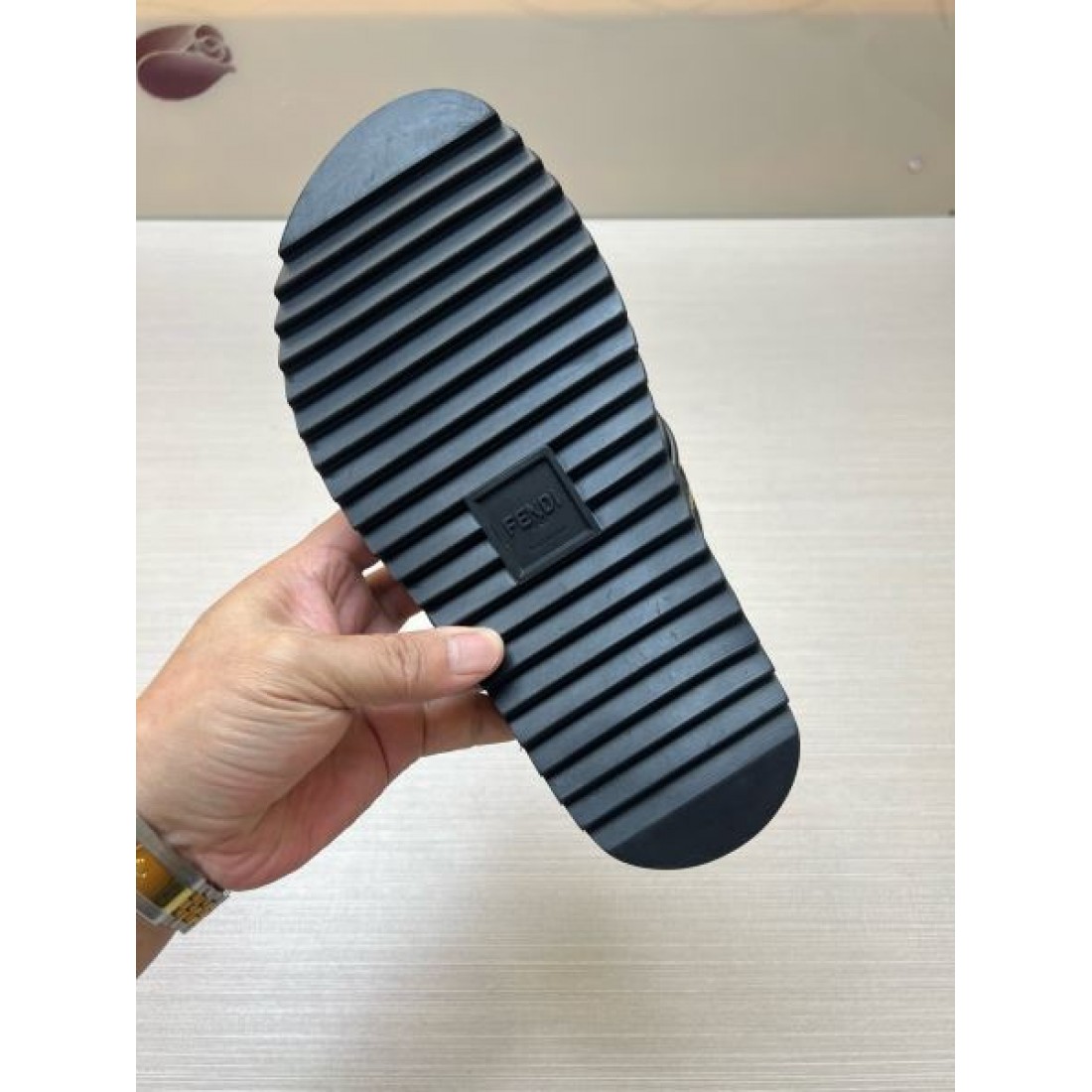 ワードレタリング FFキャンバス 成型フットベッド FENDI フェンディ コピー スライドサンダル 限定入荷 売れ筋本命