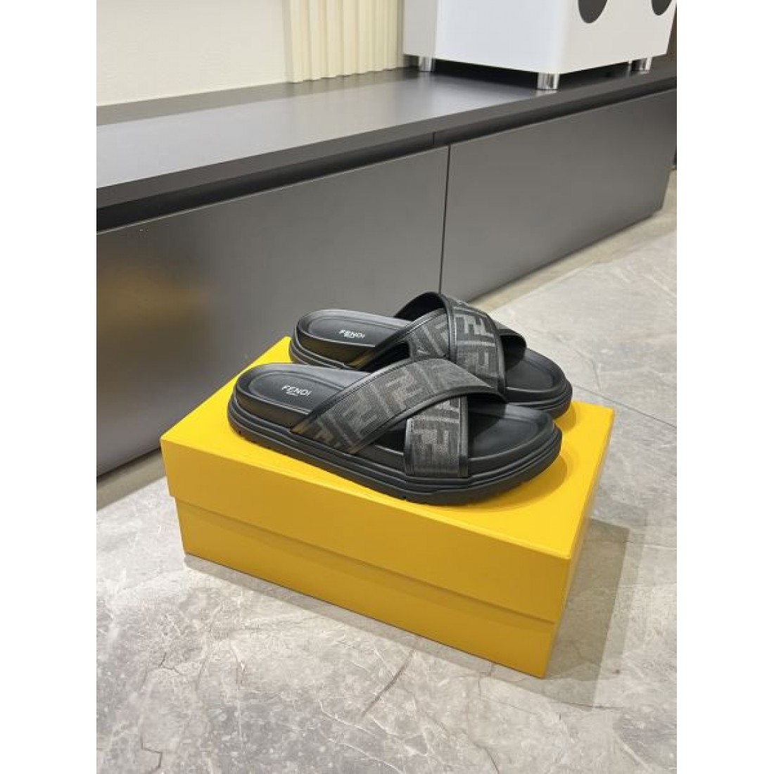 FFジャカード クロスワイドベルト クッション性良好 FENDI フェンディ コピー サンダル 新作有力 旬顔セレクト
