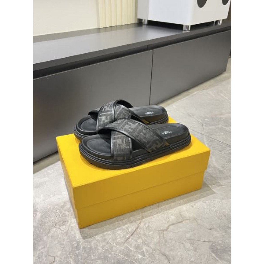 FFジャカード クロスワイドベルト クッション性良好 FENDI フェンディ コピー サンダル 新作有力 旬顔セレクト