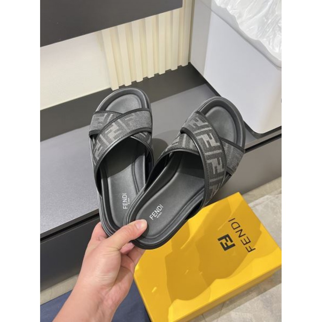 FFジャカード クロスワイドベルト クッション性良好 FENDI フェンディ コピー サンダル 新作有力 旬顔セレクト