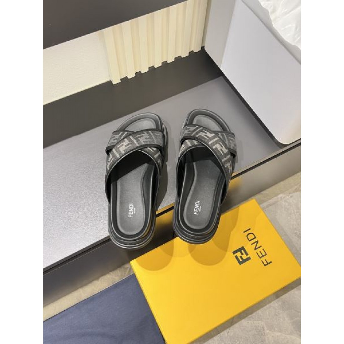 FFジャカード クロスワイドベルト クッション性良好 FENDI フェンディ コピー サンダル 新作有力 旬顔セレクト