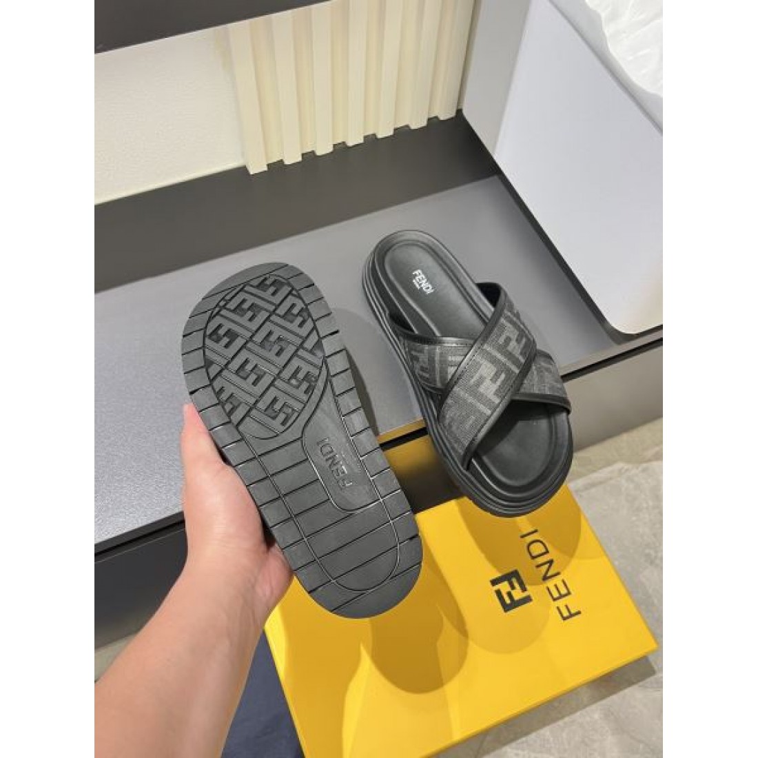 FFジャカード クロスワイドベルト クッション性良好 FENDI フェンディ コピー サンダル 新作有力 旬顔セレクト