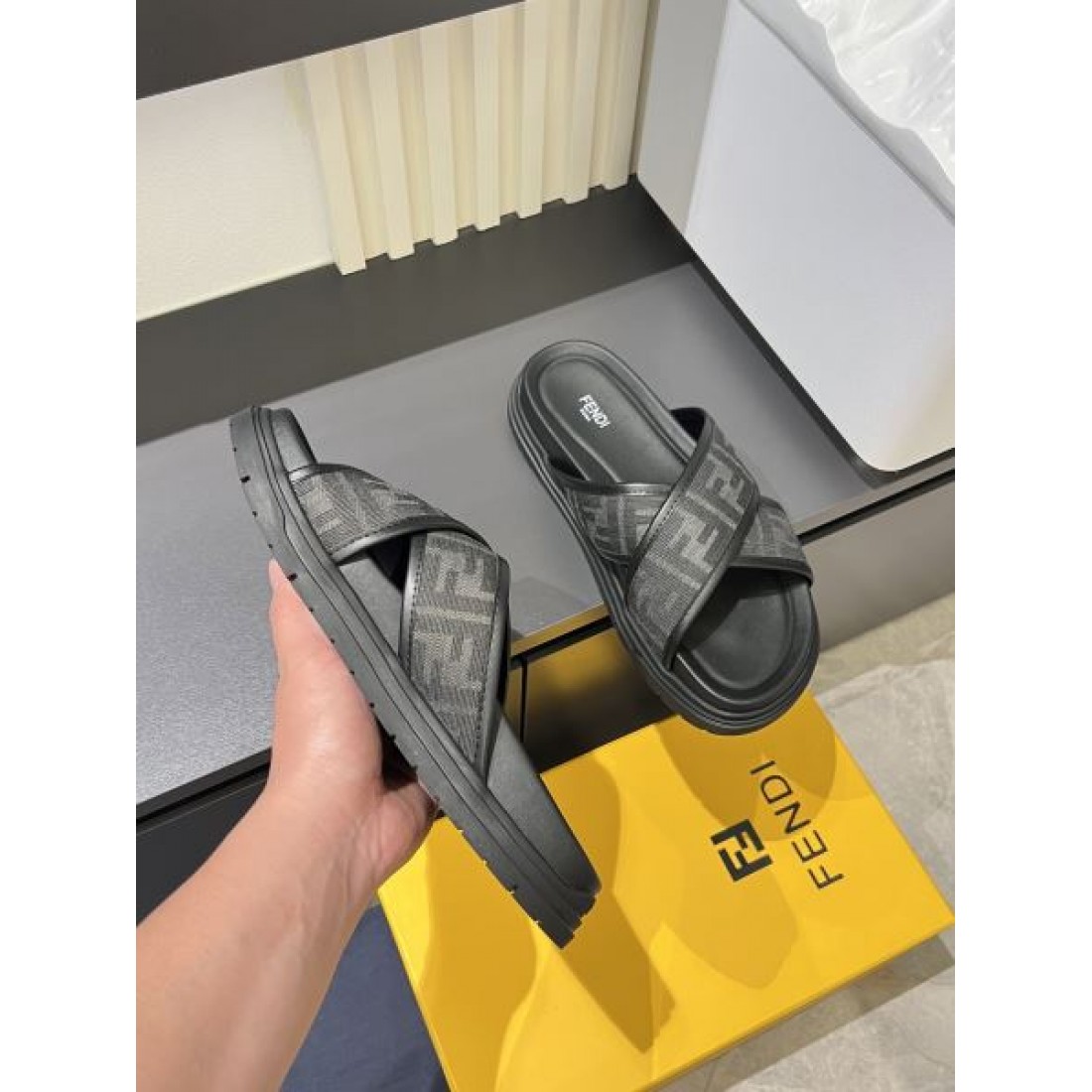 FFジャカード クロスワイドベルト クッション性良好 FENDI フェンディ コピー サンダル 新作有力 旬顔セレクト