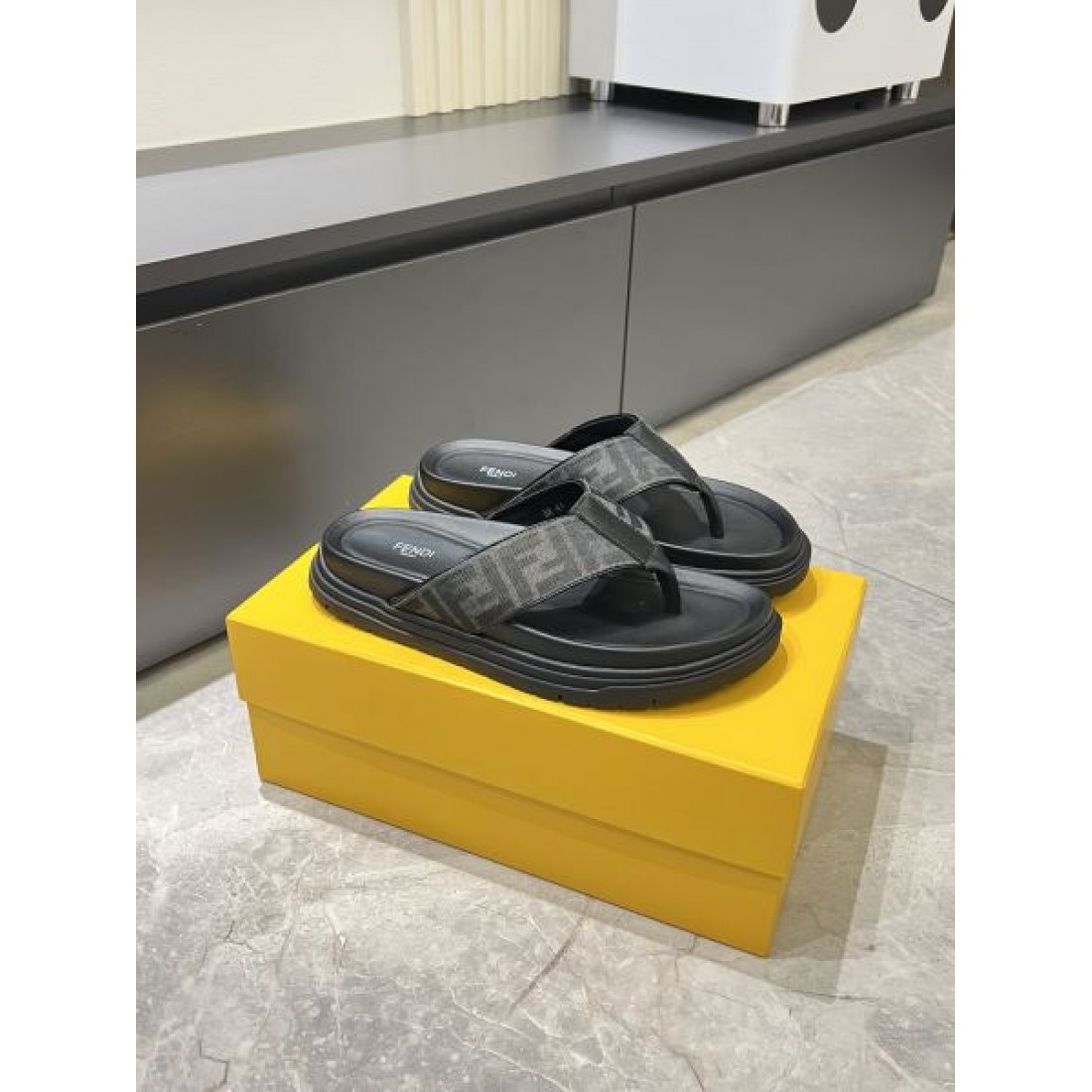 FFジャカード トングデザイン 軽量フットベッド FENDI フェンディ コピー サンダル リゾート映え 新着注目