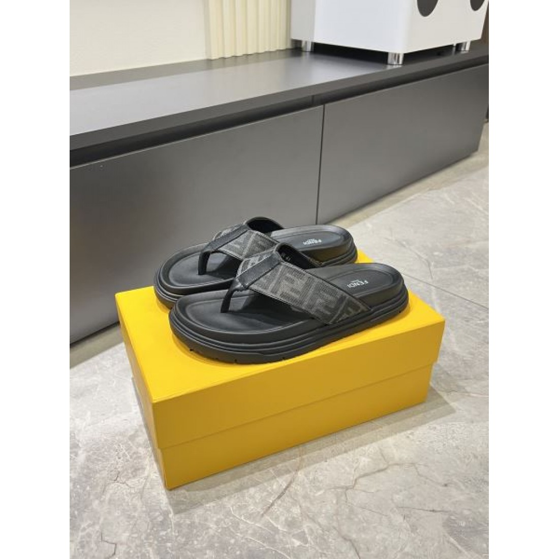 FFジャカード トングデザイン 軽量フットベッド FENDI フェンディ コピー サンダル リゾート映え 新着注目