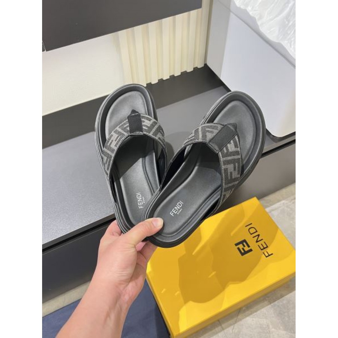 FFジャカード トングデザイン 軽量フットベッド FENDI フェンディ コピー サンダル リゾート映え 新着注目