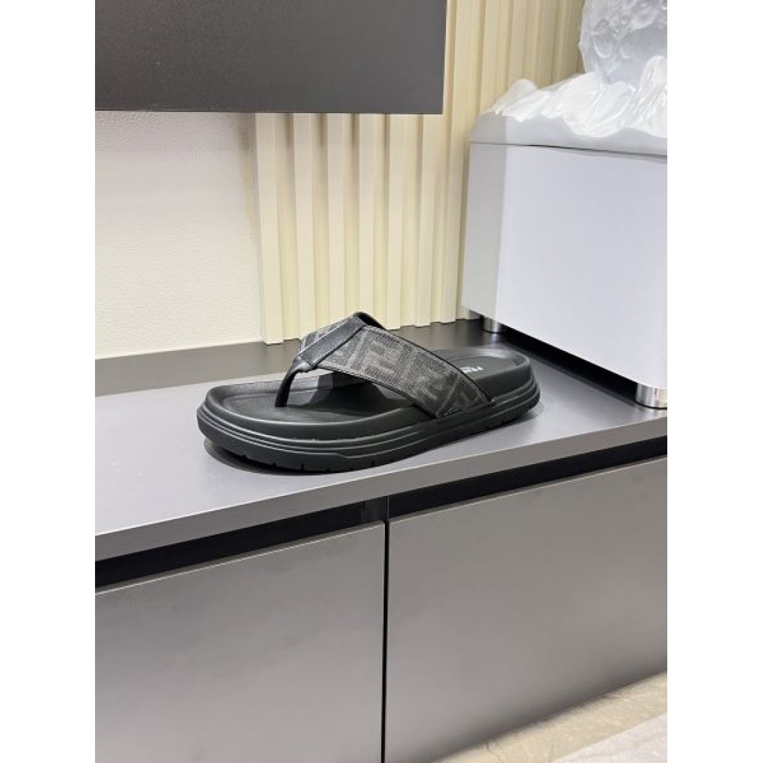FFジャカード トングデザイン 軽量フットベッド FENDI フェンディ コピー サンダル リゾート映え 新着注目