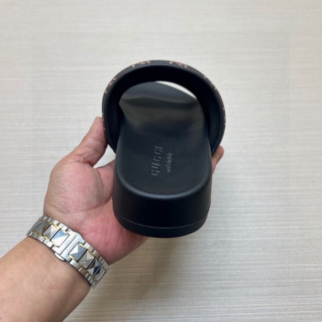 パデッドGGパターン ワイドアッパー ホワイトネーム GUCCI グッチ コピー シャワーサンダル 売れ筋候補