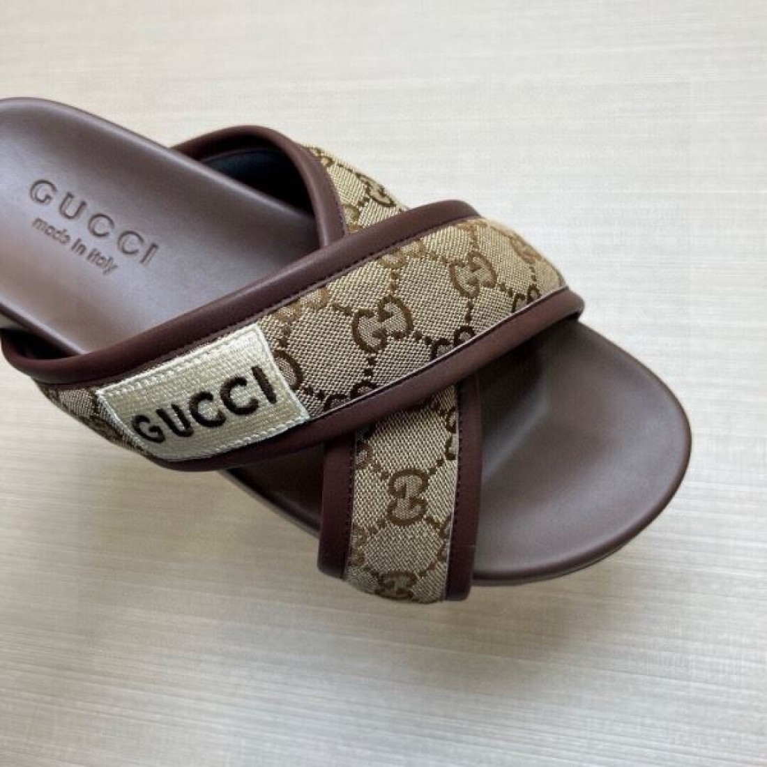 GGキャンバス ブラウンパイピング ロゴプレート GUCCI グッチ コピー サンダル 限定デザイン