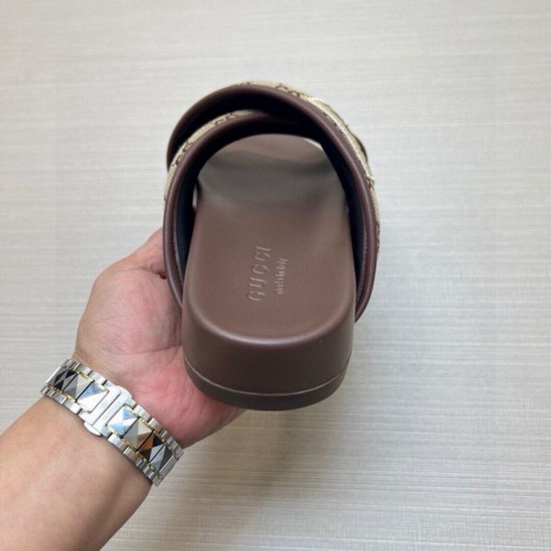 GGキャンバス ブラウンパイピング ロゴプレート GUCCI グッチ コピー サンダル 限定デザイン
