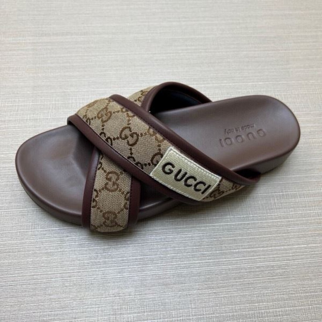 GGキャンバス ブラウンパイピング ロゴプレート GUCCI グッチ コピー サンダル 限定デザイン