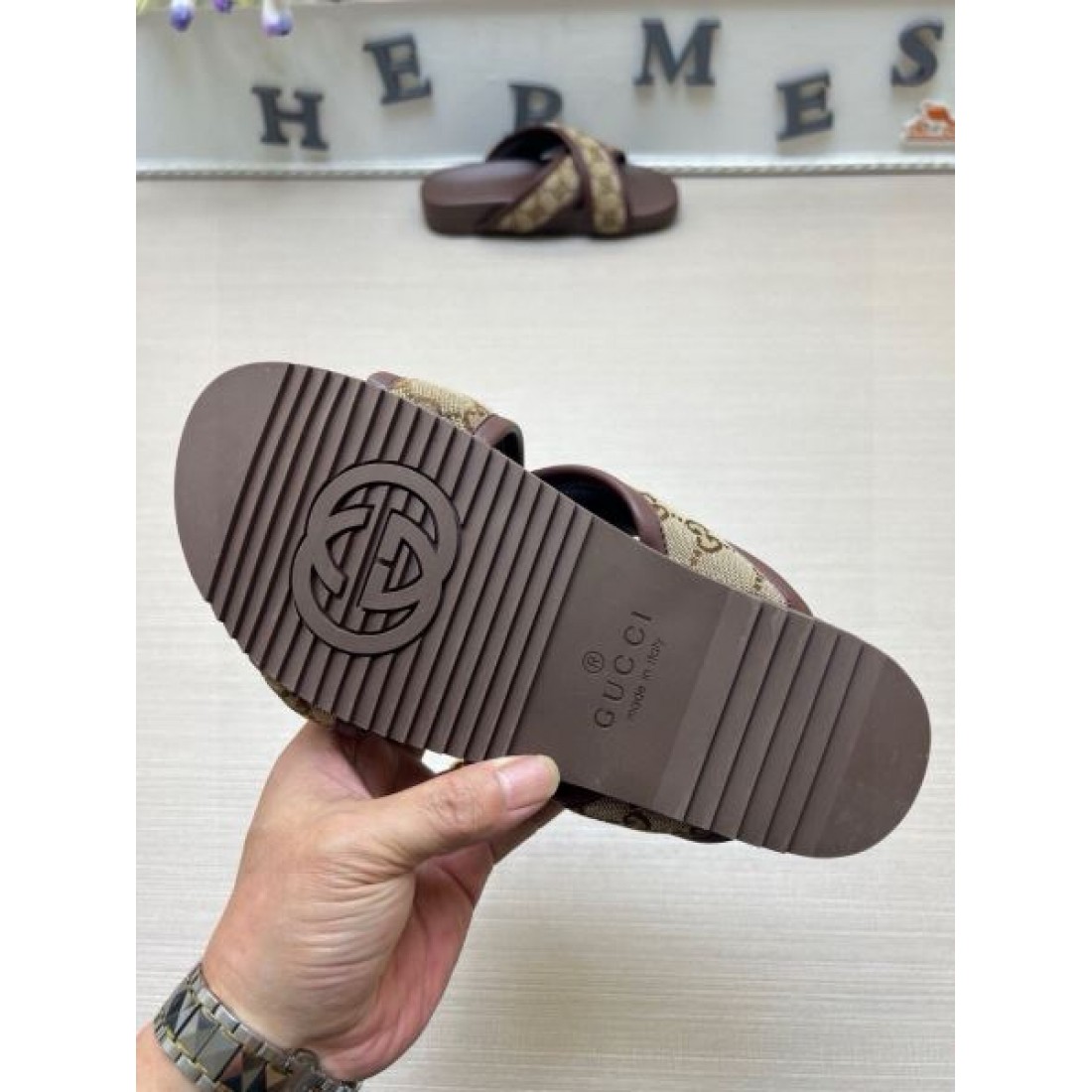 GGキャンバス ブラウンパイピング ロゴプレート GUCCI グッチ コピー サンダル 限定デザイン