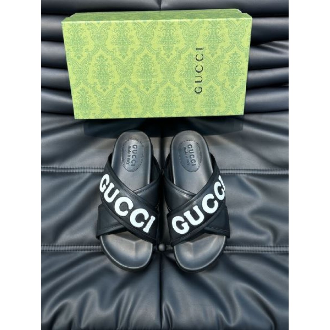 アシンメトリー文字 足当たりなめらか 安定フォルム GUCCI グッチ コピー サンダル 即戦力モデル コーデ映え モードカジュアル