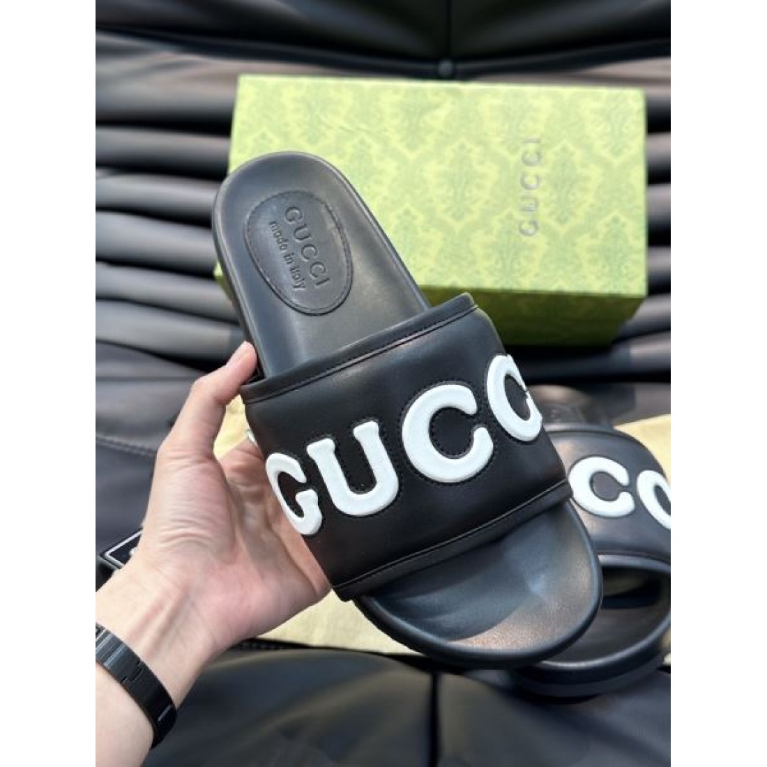 ビッグレタリング ワイドアッパー 弾力フットベッド GUCCI グッチ コピー シャワーサンダル 限定感プラス 人気沸騰