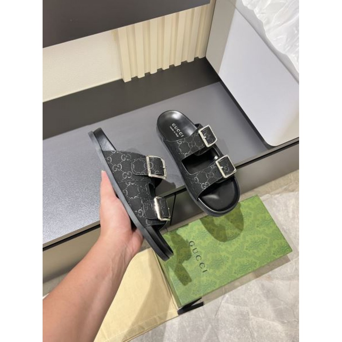 ダブルバックル GGモノグラム ホールド感良好 GUCCI グッチ コピー コンフォートサンダル 話題の新顔 売れ筋上位