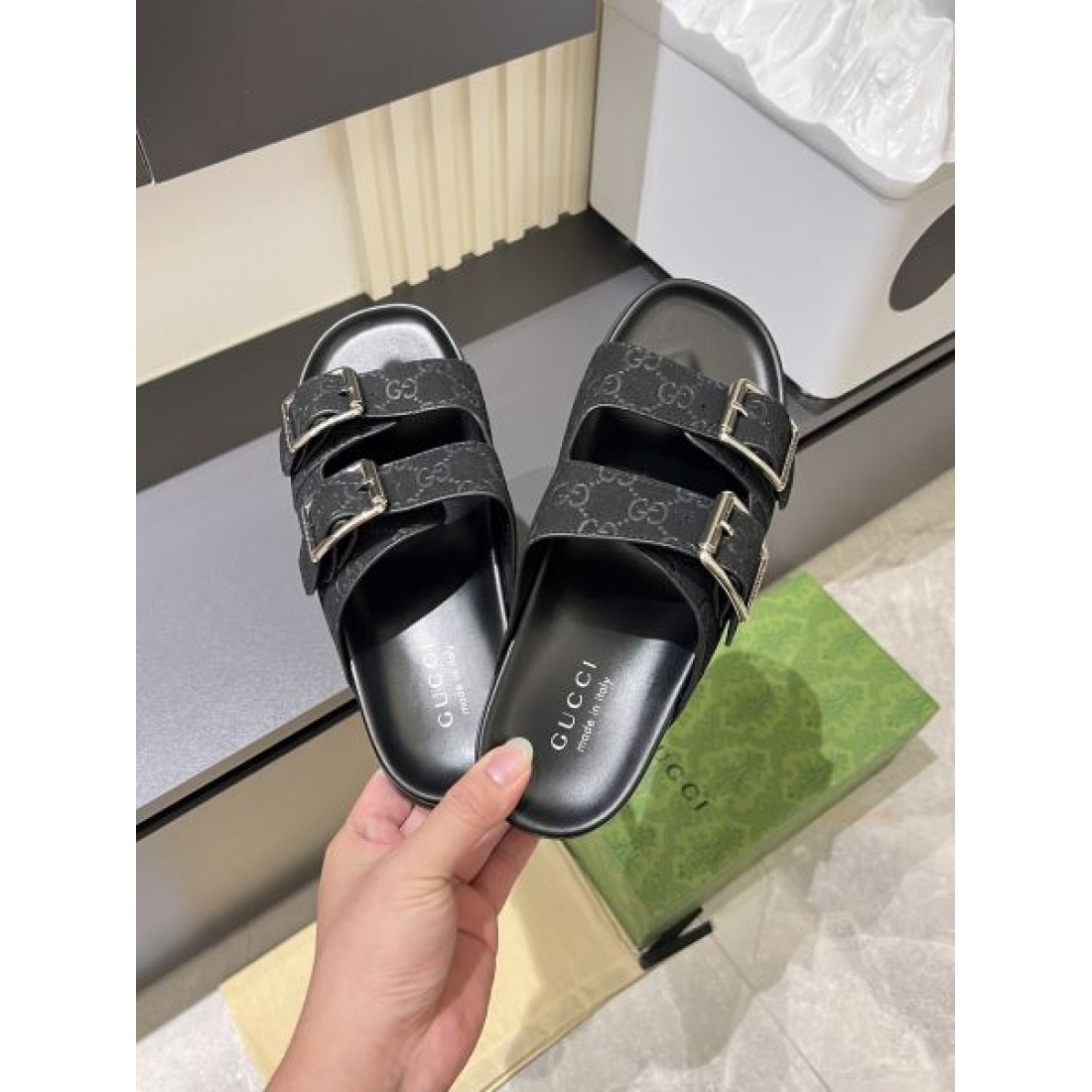 ダブルバックル GGモノグラム ホールド感良好 GUCCI グッチ コピー コンフォートサンダル 話題の新顔 売れ筋上位