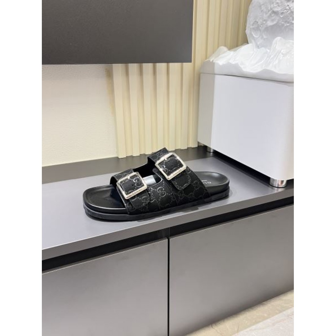 ダブルバックル GGモノグラム ホールド感良好 GUCCI グッチ コピー コンフォートサンダル 話題の新顔 売れ筋上位