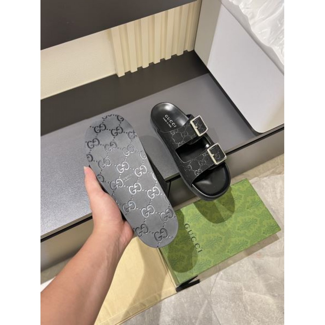 ダブルバックル GGモノグラム ホールド感良好 GUCCI グッチ コピー コンフォートサンダル 話題の新顔 売れ筋上位