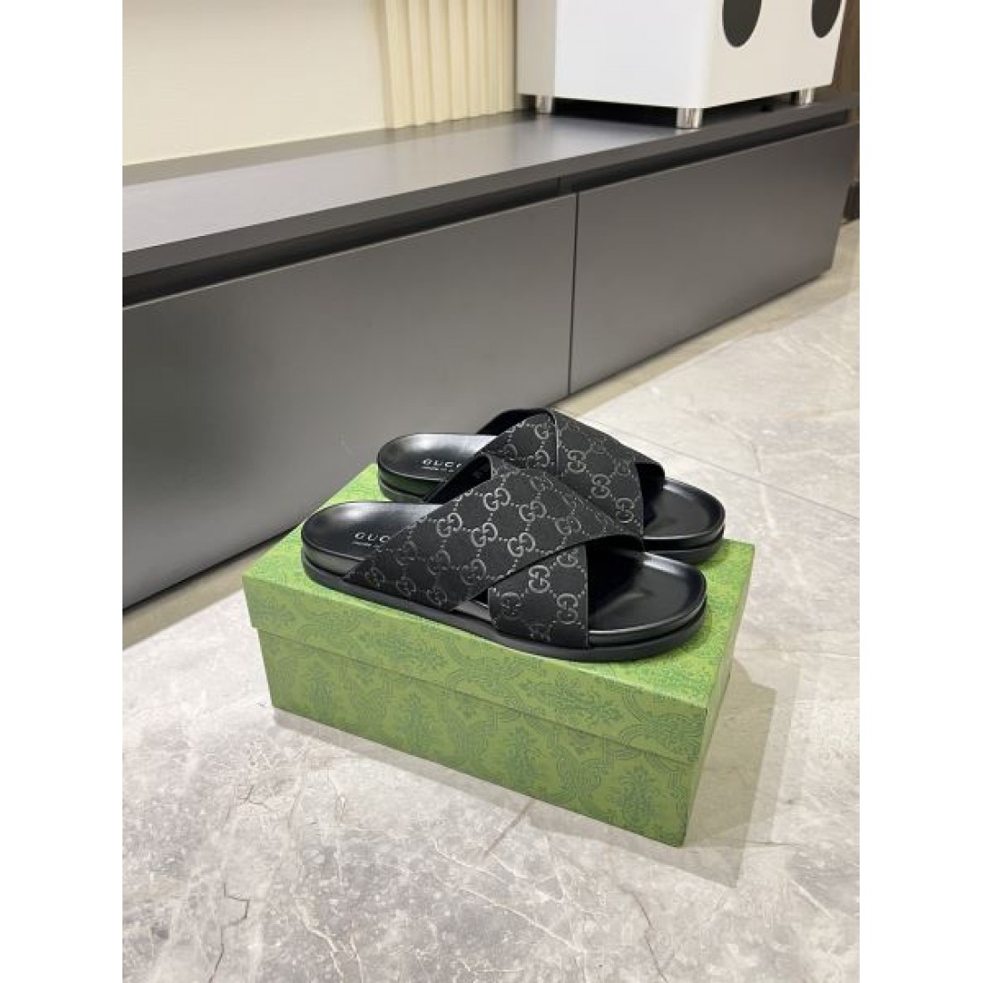 クロスストラップ GGパターン クッション性良好 GUCCI グッチ コピー サンダル リゾートモード 新作入荷 反響上昇