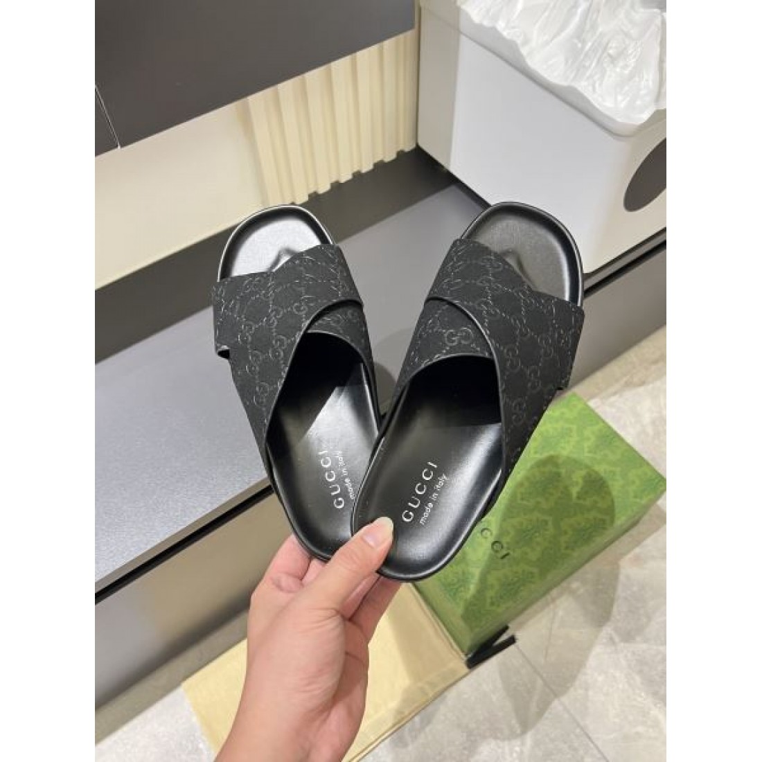 クロスストラップ GGパターン クッション性良好 GUCCI グッチ コピー サンダル リゾートモード 新作入荷 反響上昇