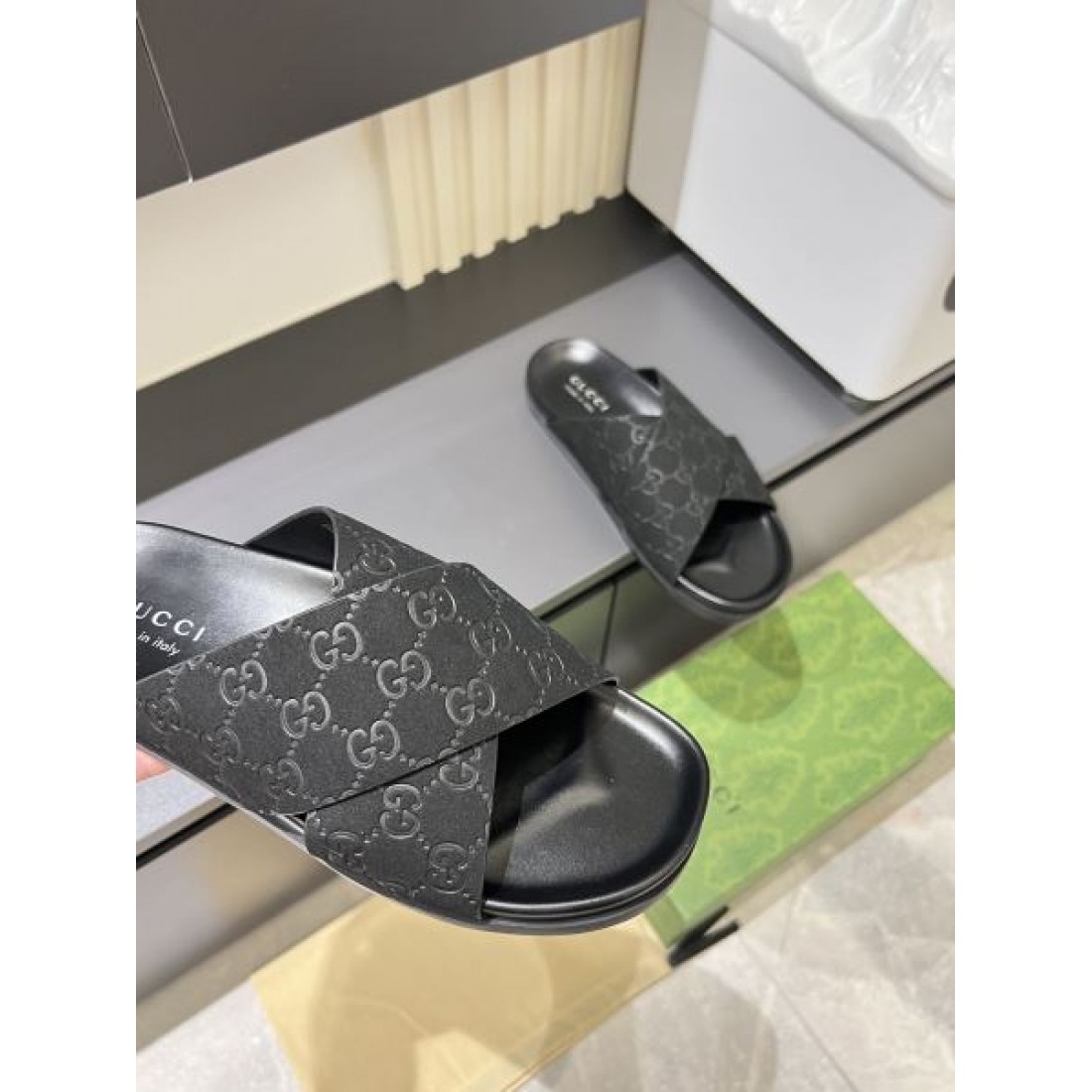 クロスストラップ GGパターン クッション性良好 GUCCI グッチ コピー サンダル リゾートモード 新作入荷 反響上昇