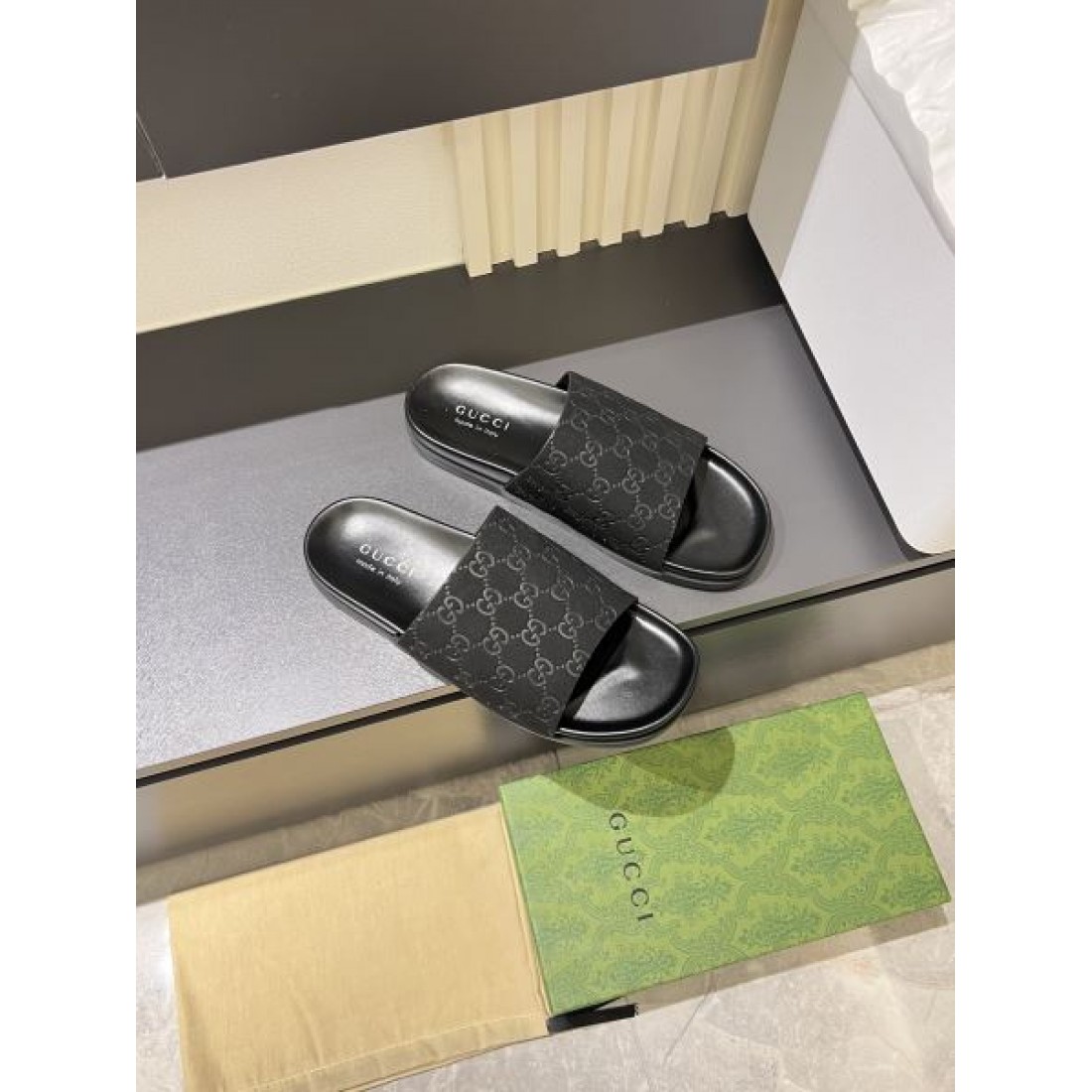 GGモノグラム総柄 ワイドバンド 安定感フォルム GUCCI グッチ コピー スライドサンダル 今季注目 売れ筋更新